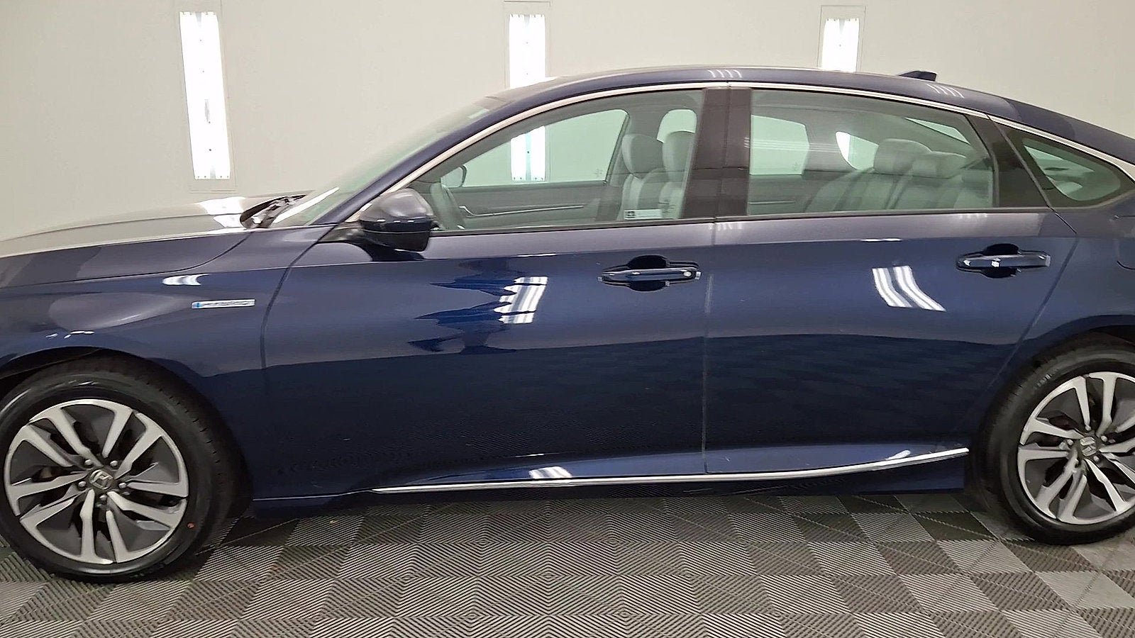 Used 2020 Honda Accord EX image 9
