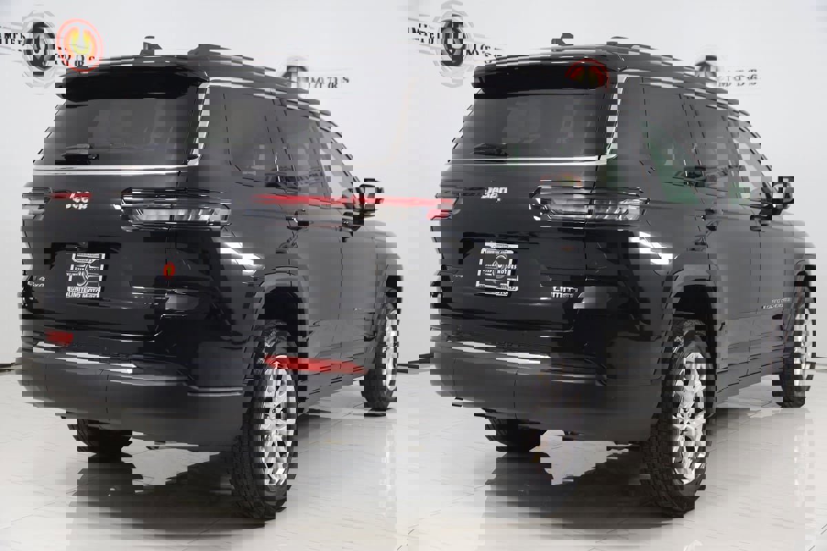 Used 2022 Jeep Grand Cherokee L Limited image 3