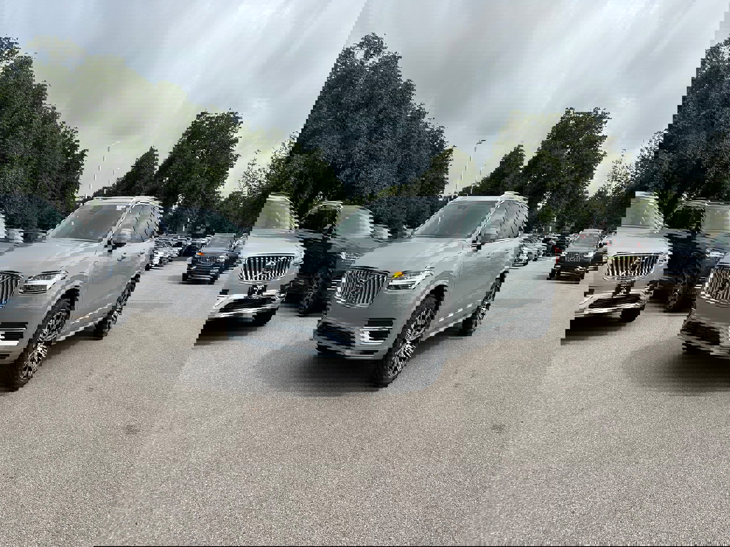 New 2025 Volvo XC90 T8 Core w/ Protection Package Premier image 2