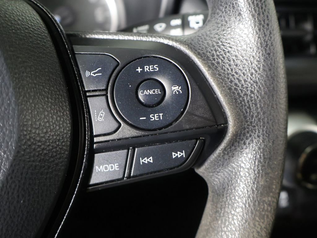 Used 2021 Toyota RAV4 LE AWD/4WD image 34