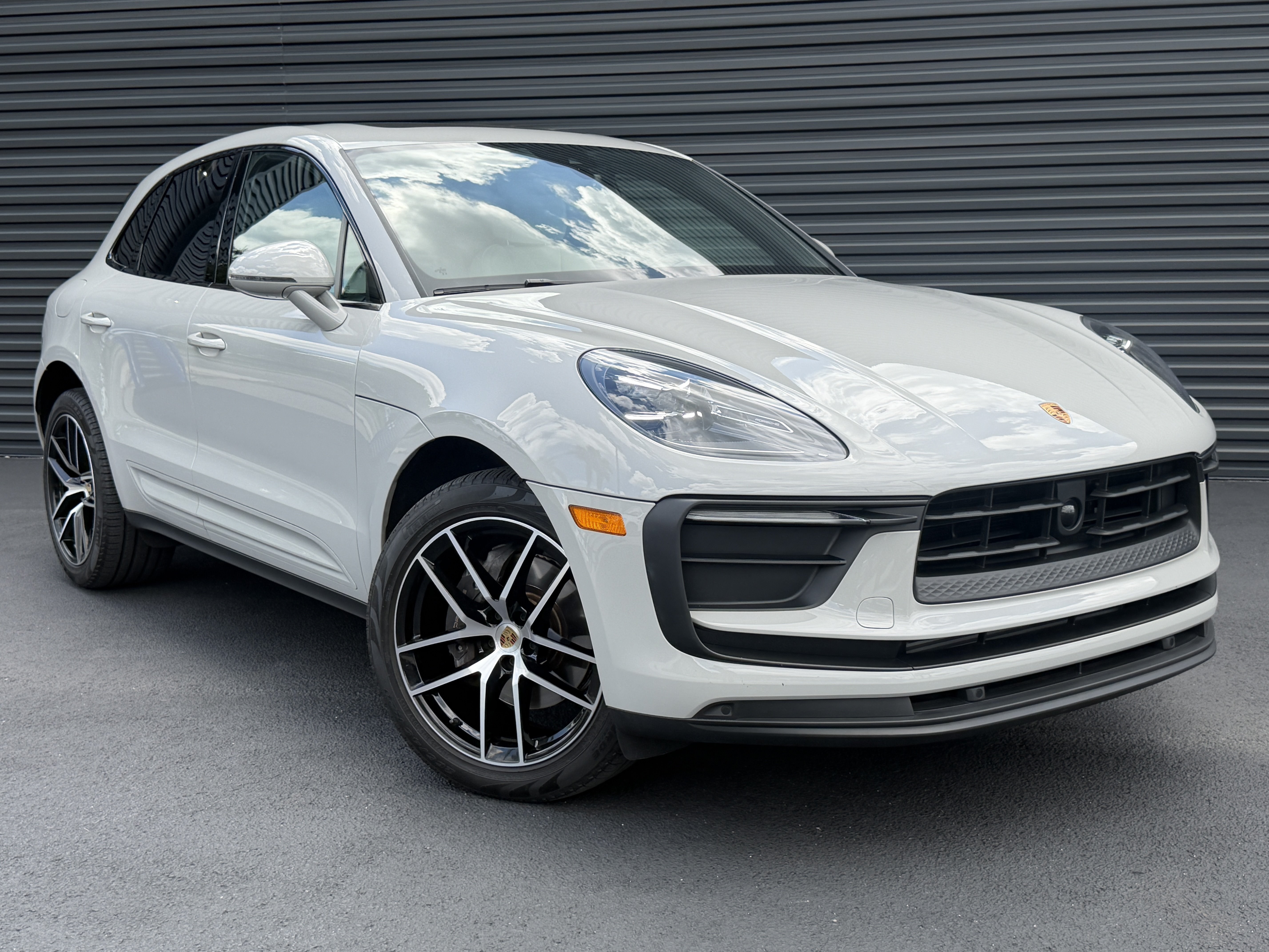 Certified 2024 Porsche Macan AWD/4WD image 7