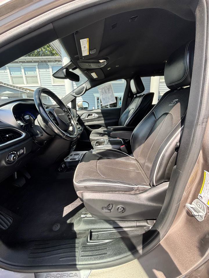 Used 2018 Chrysler Pacifica Limited FWD image 9