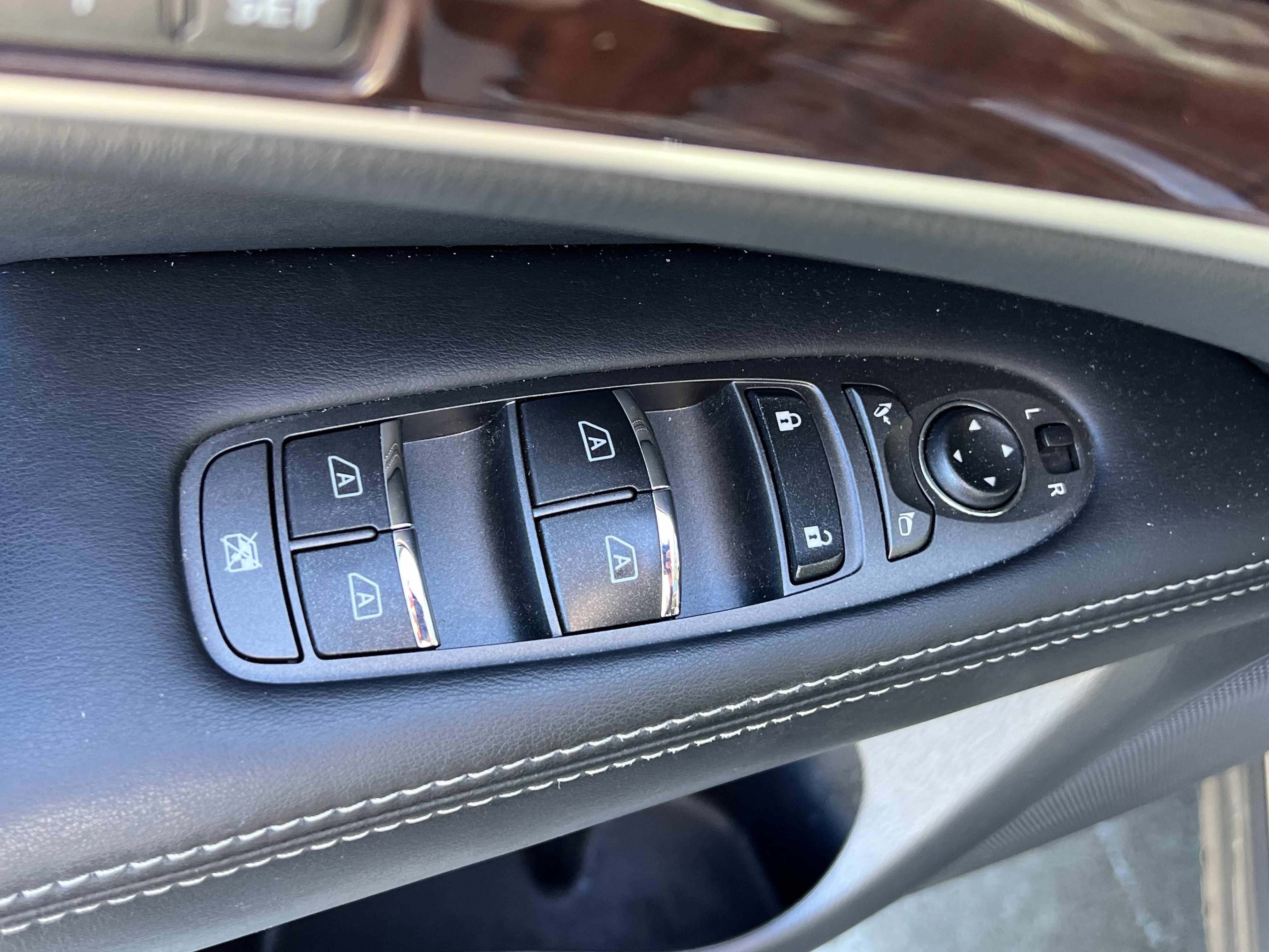 Used 2017 INFINITI QX60 AWD Hybrid image 15