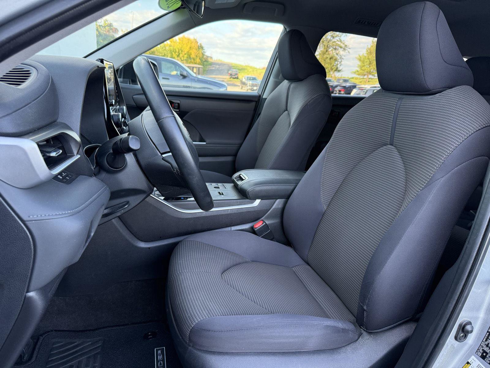 Used 2023 Toyota Highlander LE FWD image 12