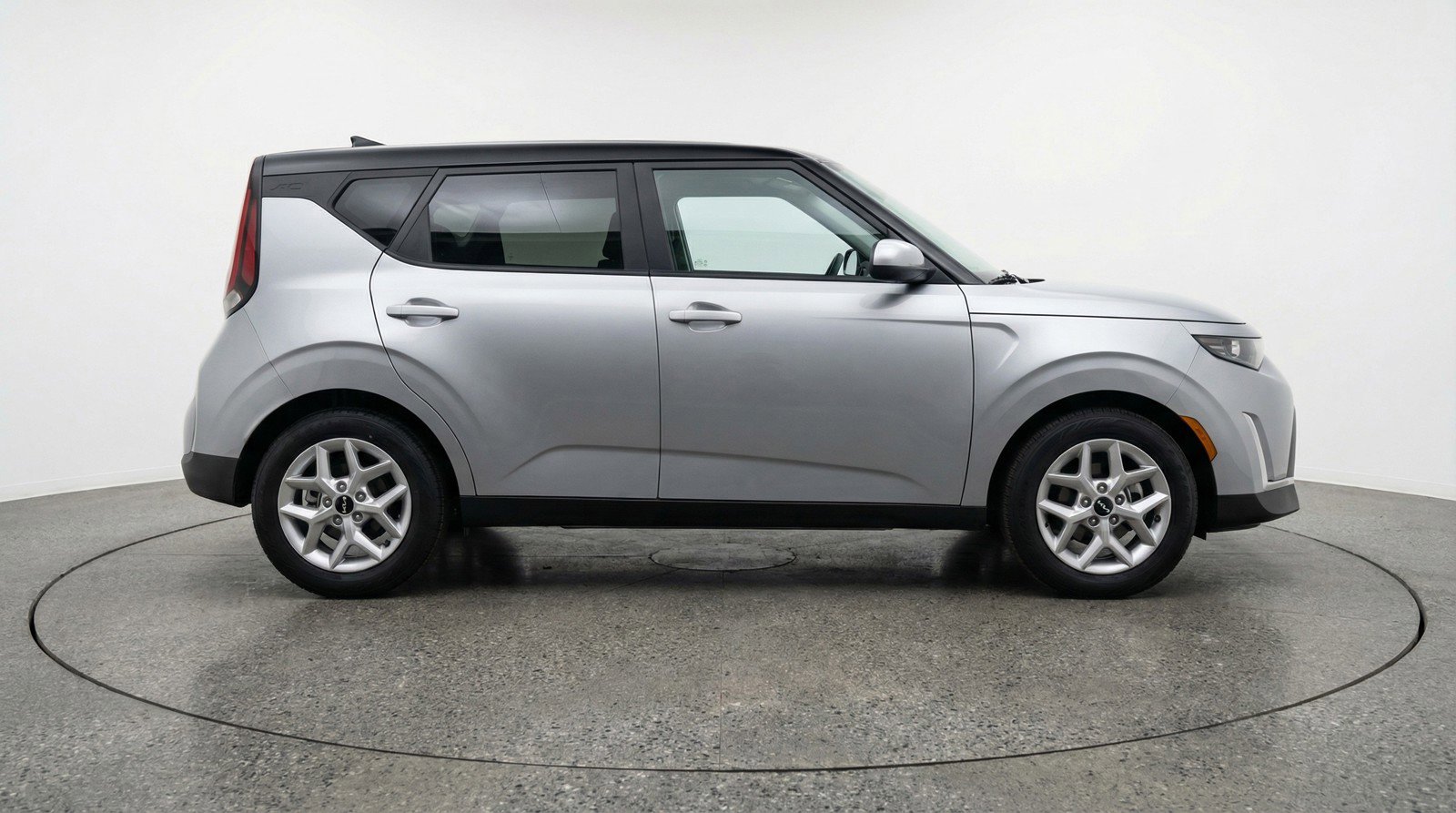 Used 2025 Kia Soul LX w/ LX Technology Package FWD image 11
