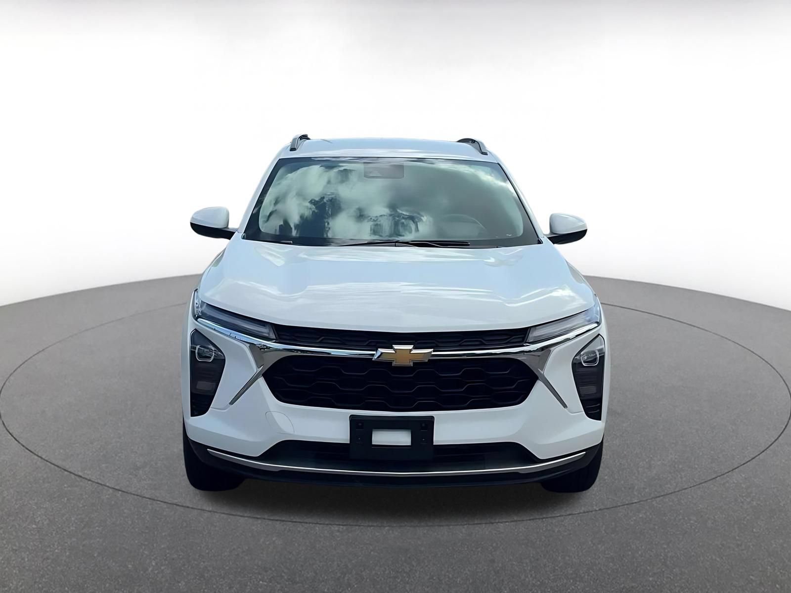 Used 2025 Chevrolet Trax LT FWD image 4