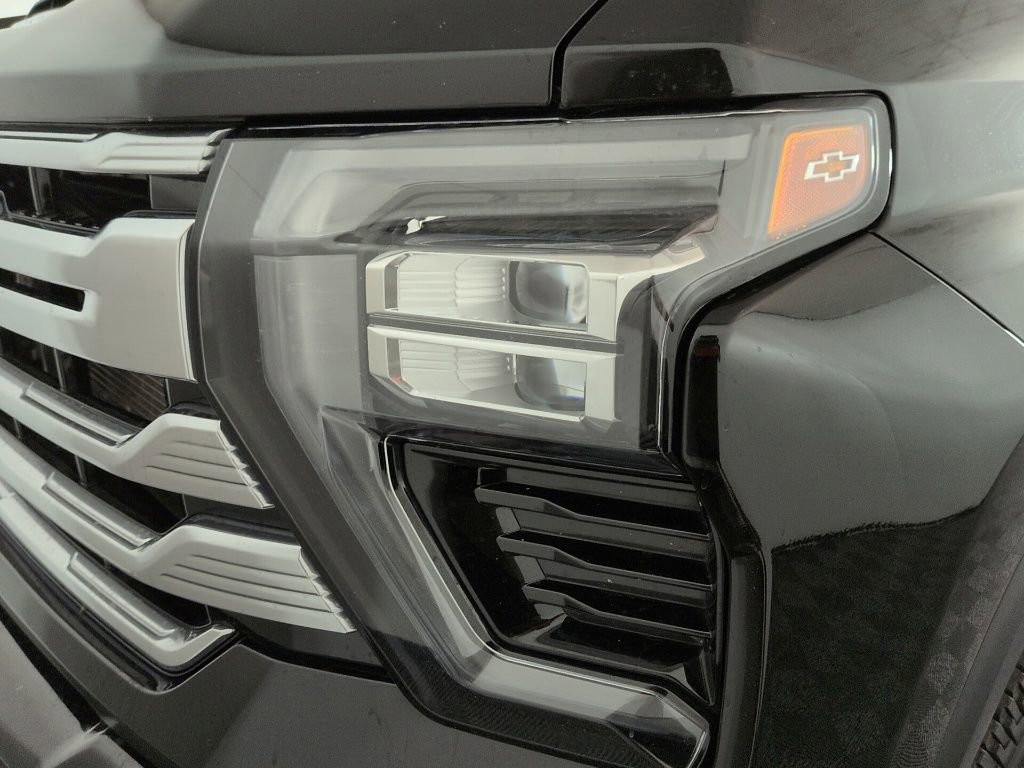 Used 2024 Chevrolet Silverado 3500 High Country w/ High Country Premium Package AWD/4WD image 13