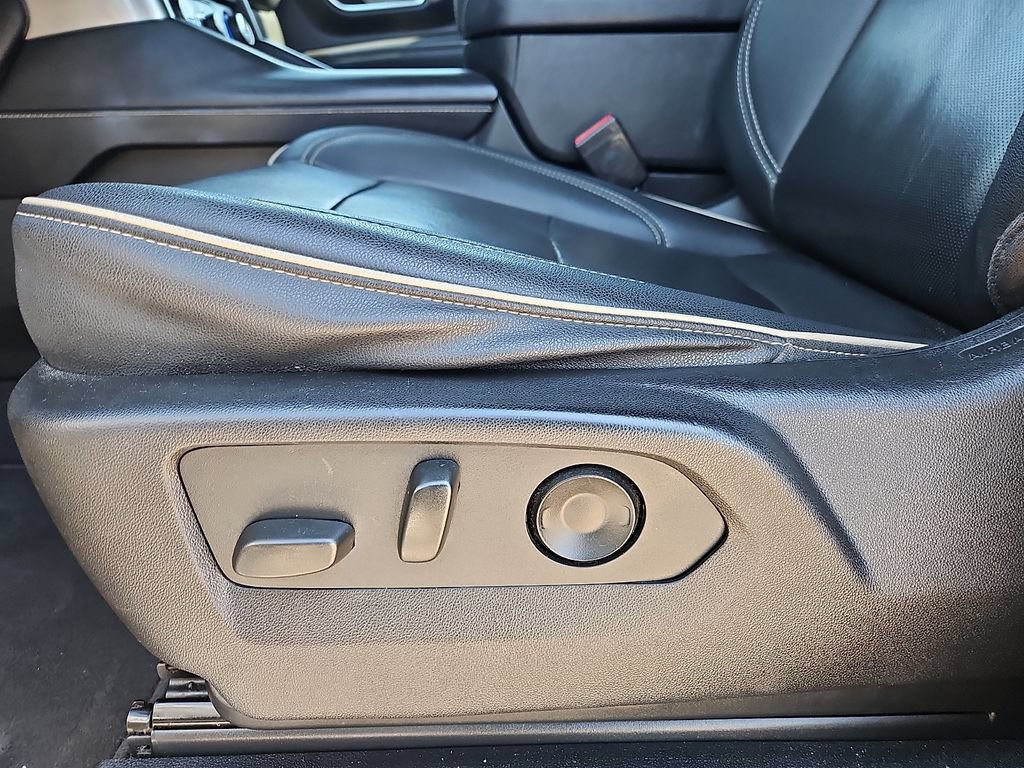 Used 2022 Chevrolet Suburban Premier RWD image 14