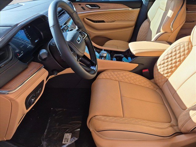 New 2027 Jeep Grand Cherokee Summit AWD/4WD image 4