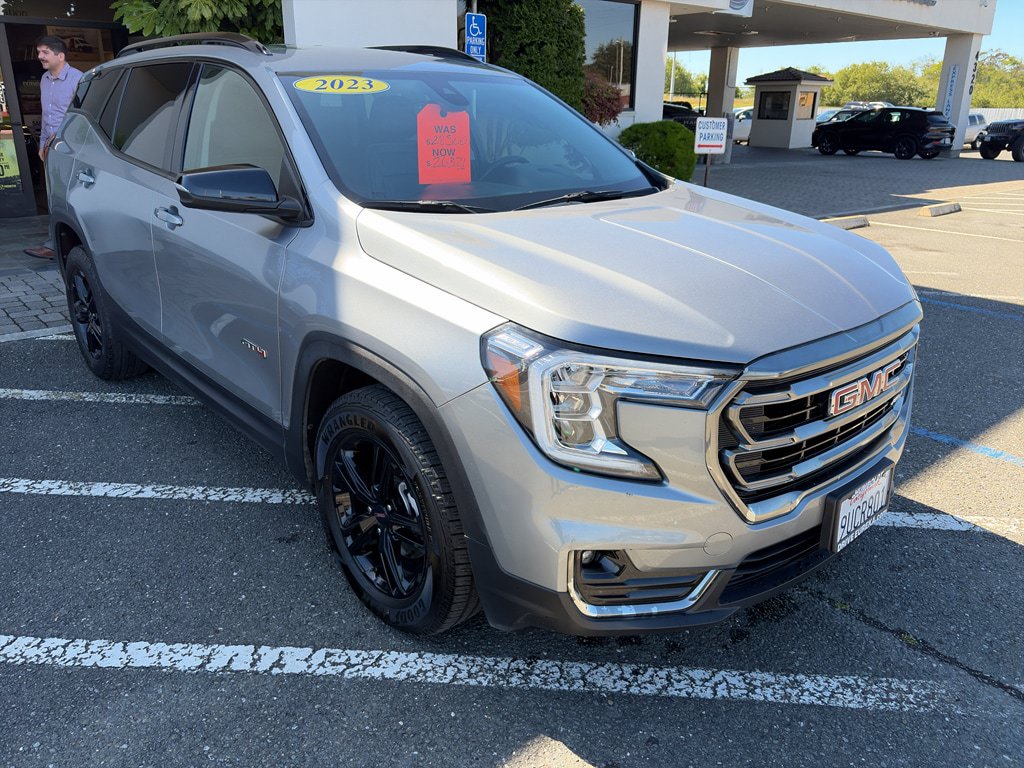 Used 2023 GMC Terrain AT4 AWD/4WD image 30