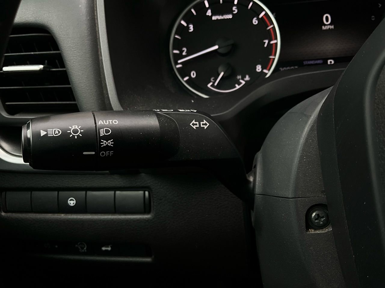 Used 2025 Nissan Rogue SV image 34