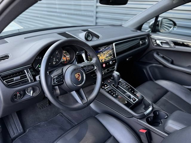 Certified 2026 Porsche Macan AWD/4WD image 4