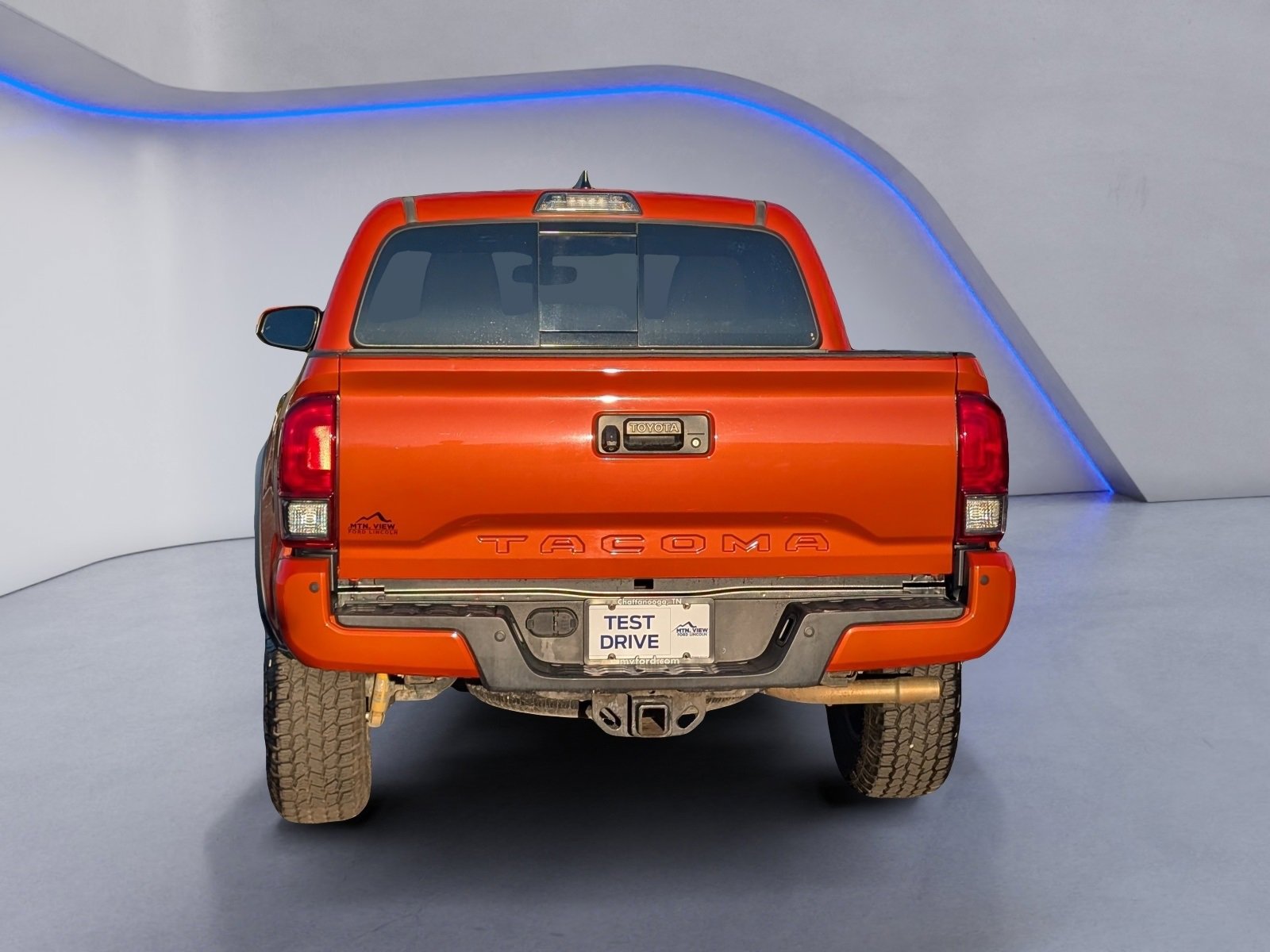 Used 2017 Toyota Tacoma TRD Sport image 12