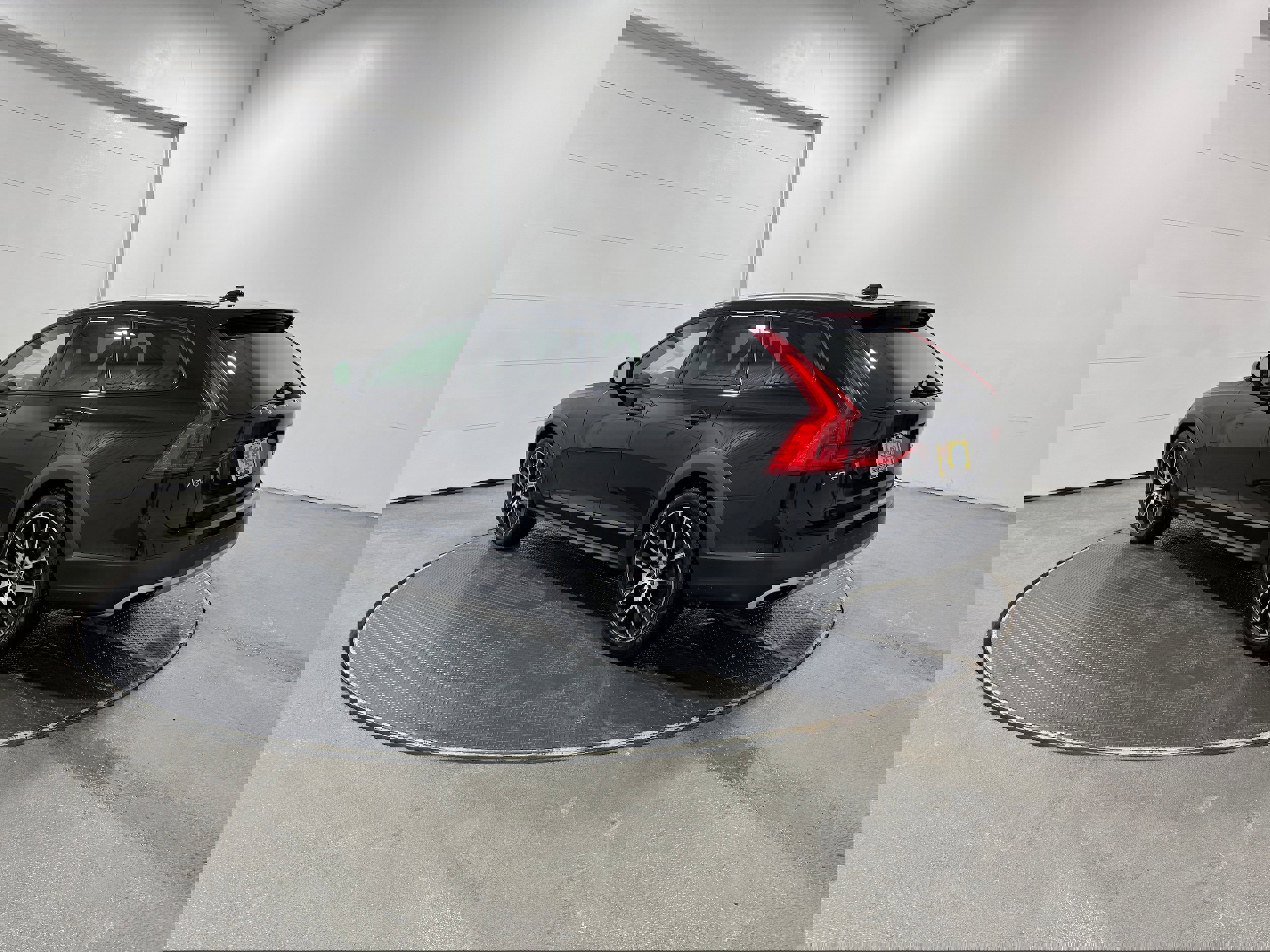 Used 2018 Volvo V90 T6 Cross Country w/ Convenience Package image 25