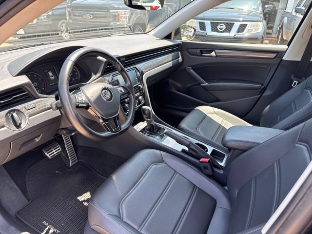 Used 2020 Volkswagen Passat 2.0T R-Line FWD image 11