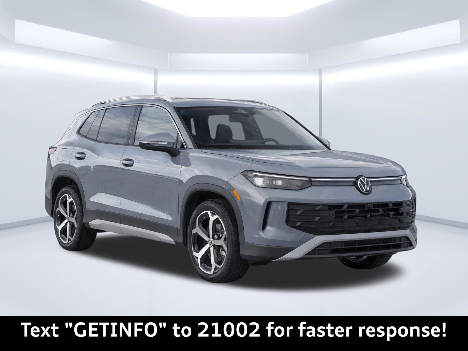 Used 2026 Volkswagen Tiguan SE AWD/4WD image 2