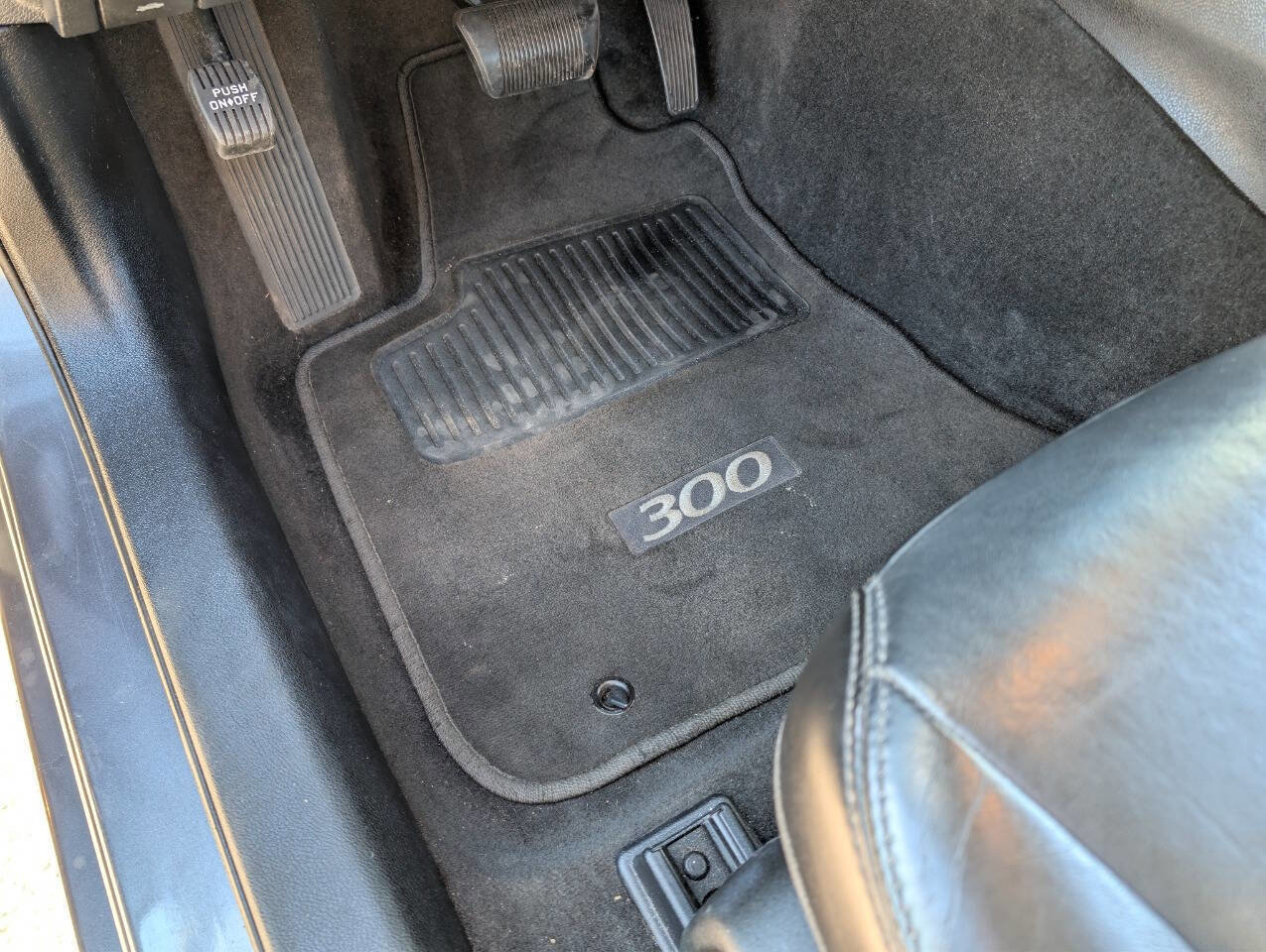 Used 2016 Chrysler 300 Limited w/ Driver Convenience Group image 21