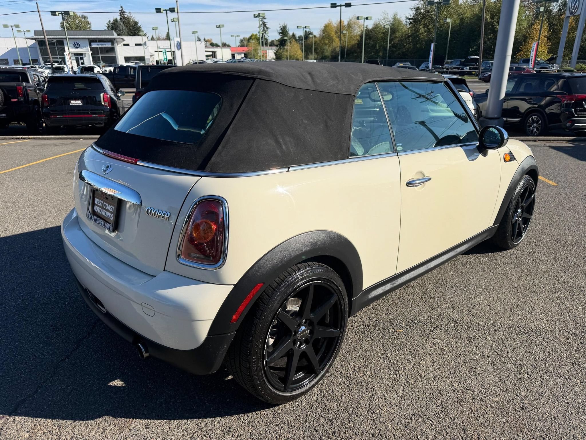 Used 2010 MINI Cooper Convertible FWD image 9