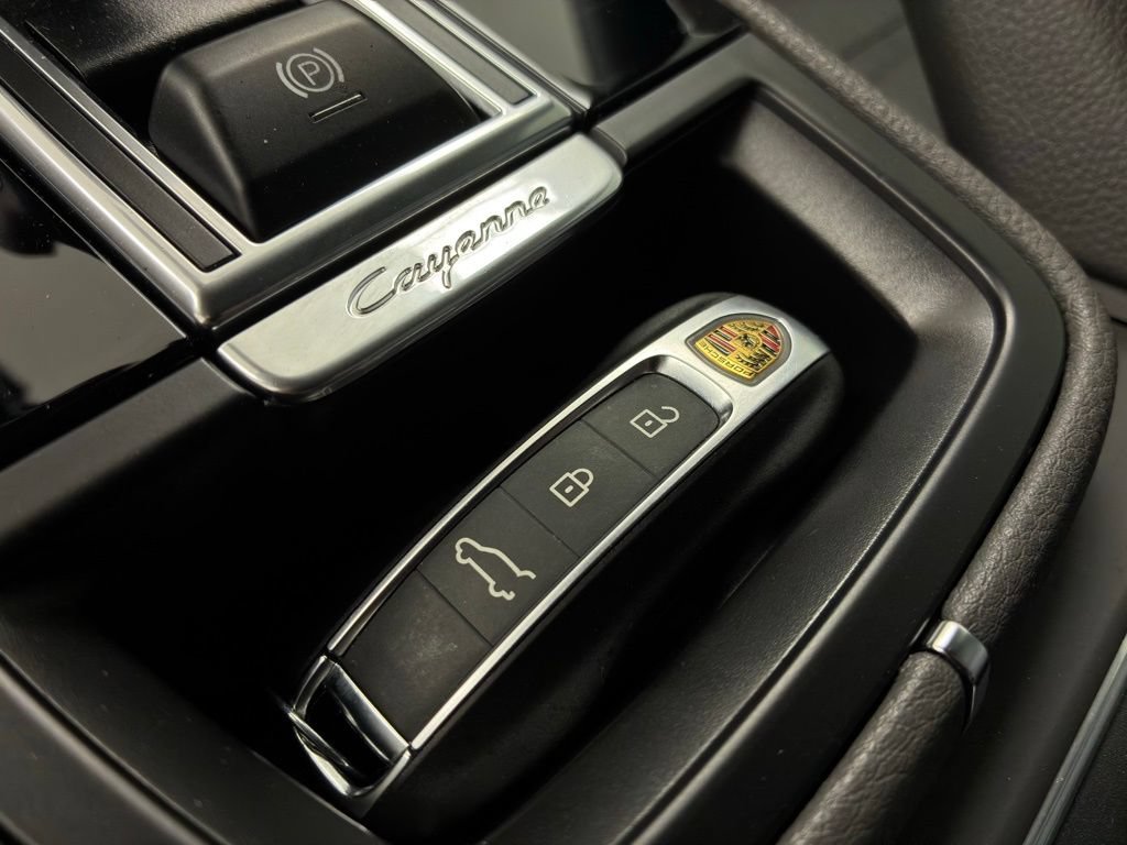Used 2022 Porsche Cayenne Platinum Edition AWD/4WD image 68