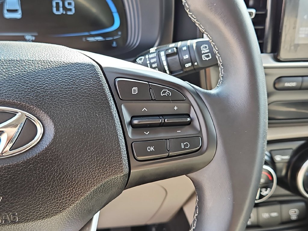 Used 2025 Hyundai Venue SEL FWD image 21