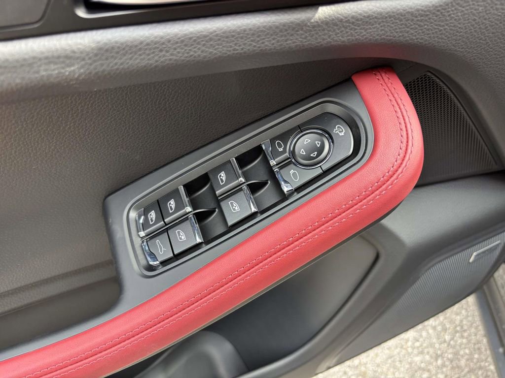 New 2026 Porsche Macan image 24