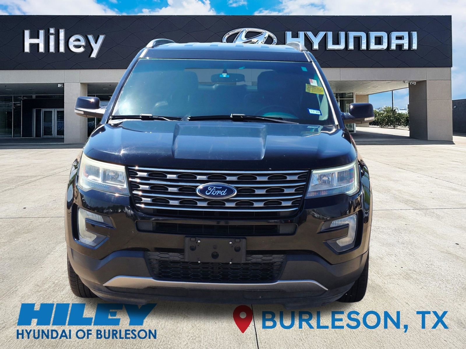 Used 2017 Ford Explorer XLT w/ Equipment Group 202A FWD image 7