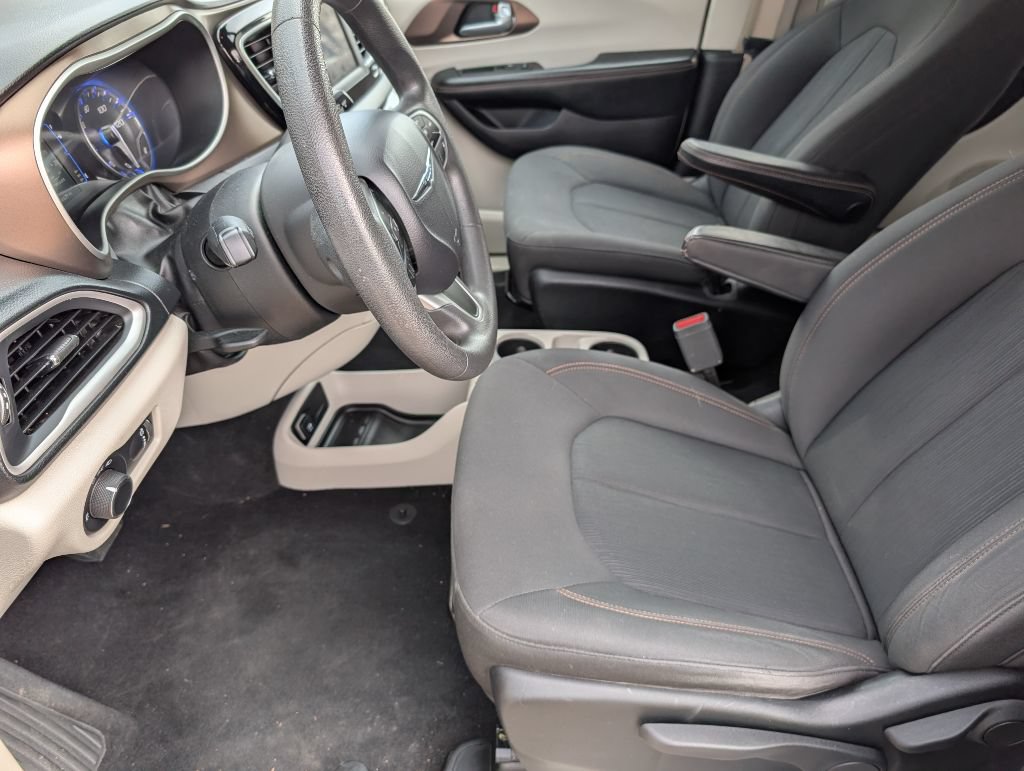Used 2018 Chrysler Pacifica L FWD image 8
