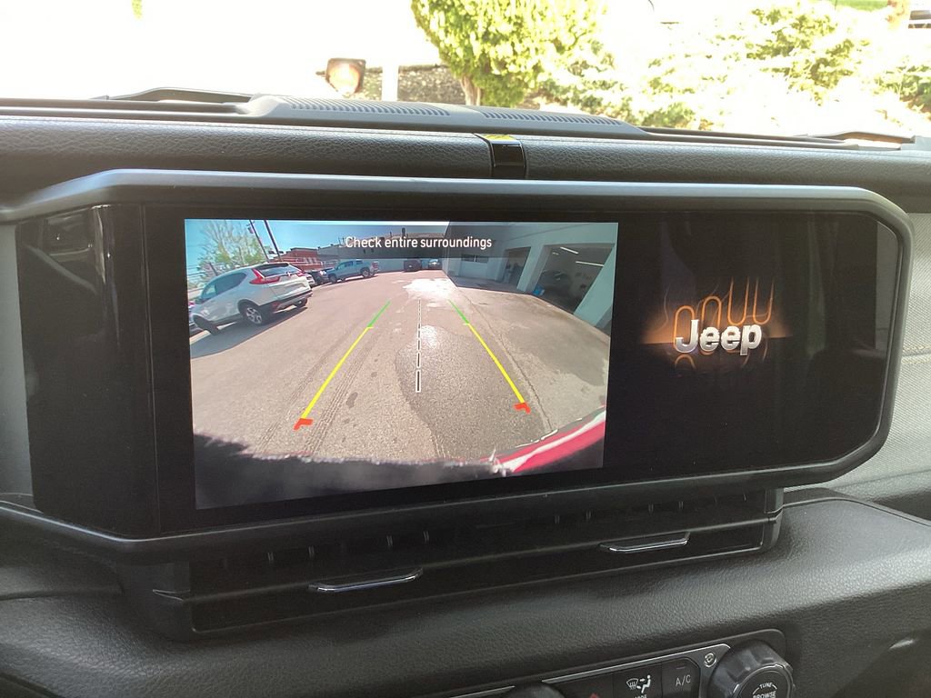 Used 2025 Jeep Wrangler Sport S AWD/4WD image 32