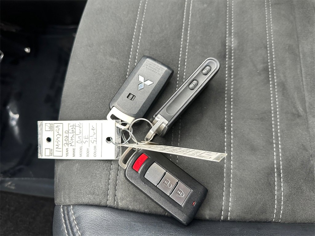 Used 2020 Mitsubishi Outlander SE image 32