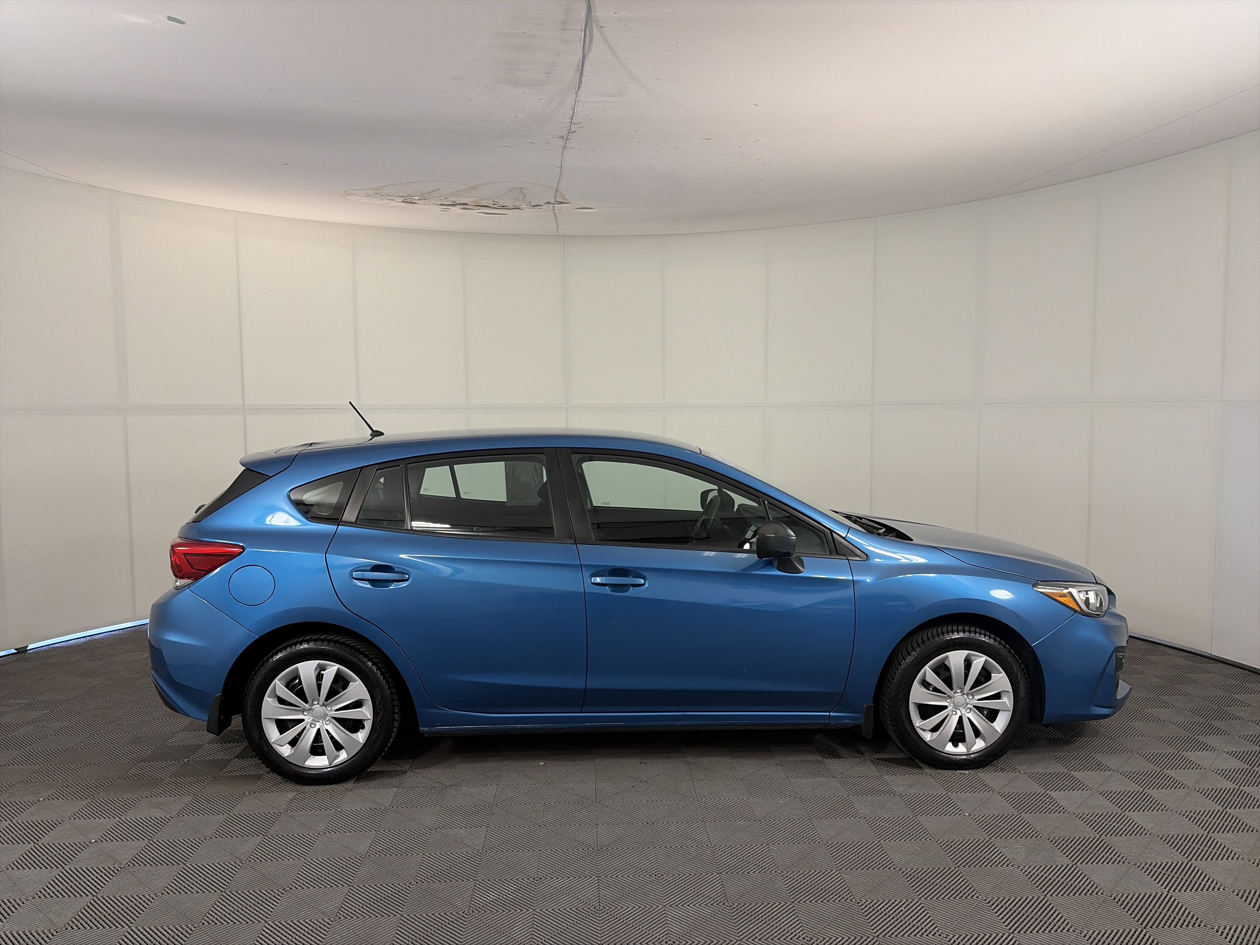 Used 2019 Subaru Impreza 2.0i image 4