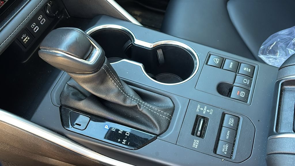 Used 2025 Toyota Highlander XLE AWD/4WD image 25