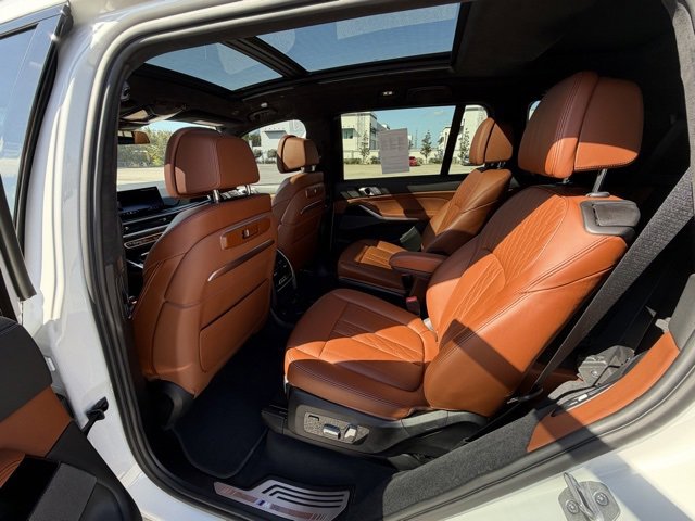 Used 2024 BMW X7 xDrive40i w/ Executive Package image 6