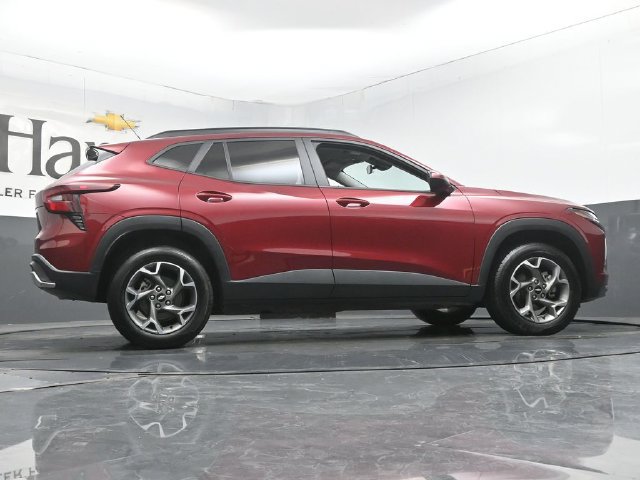 Used 2025 Chevrolet Trax LT FWD image 57