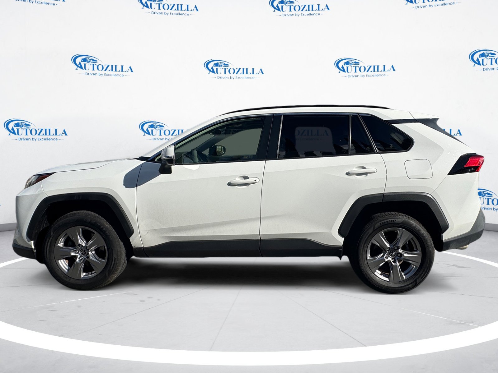Used 2022 Toyota RAV4 XLE image 2