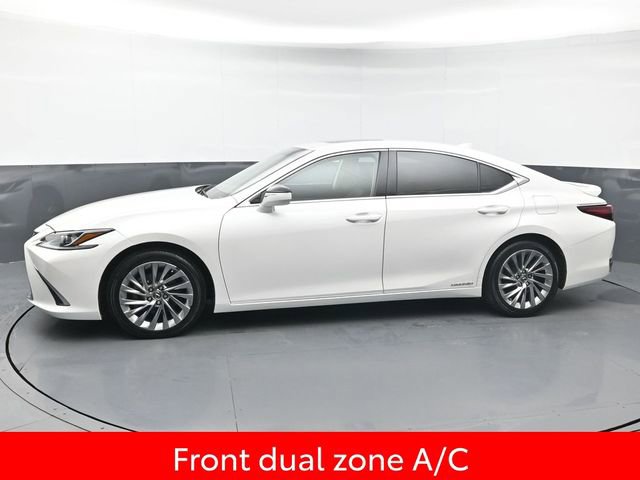 Used 2021 Lexus ES 300h w/ Accessory Package image 2