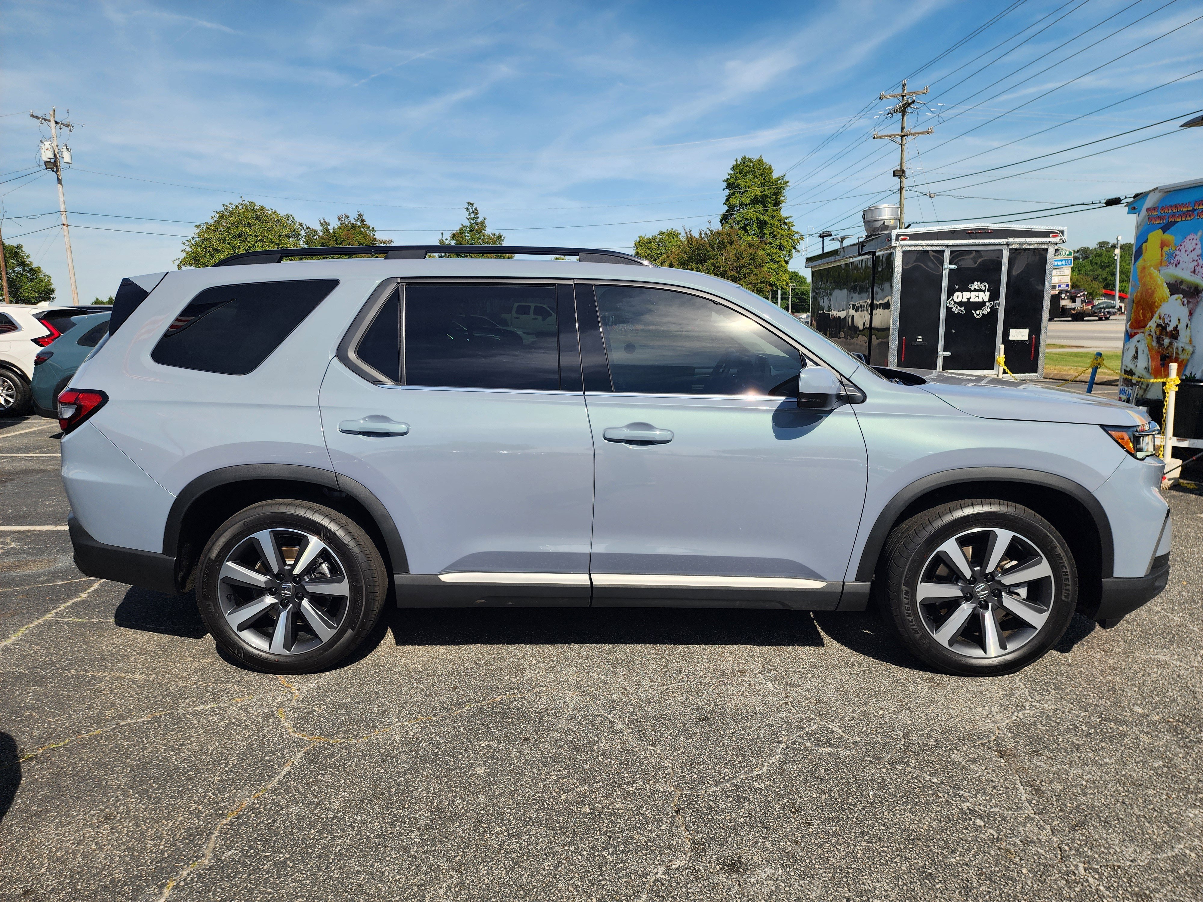 Certified 2025 Honda Pilot Touring image 3