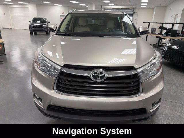 Used 2015 Toyota Highlander Limited AWD/4WD image 2
