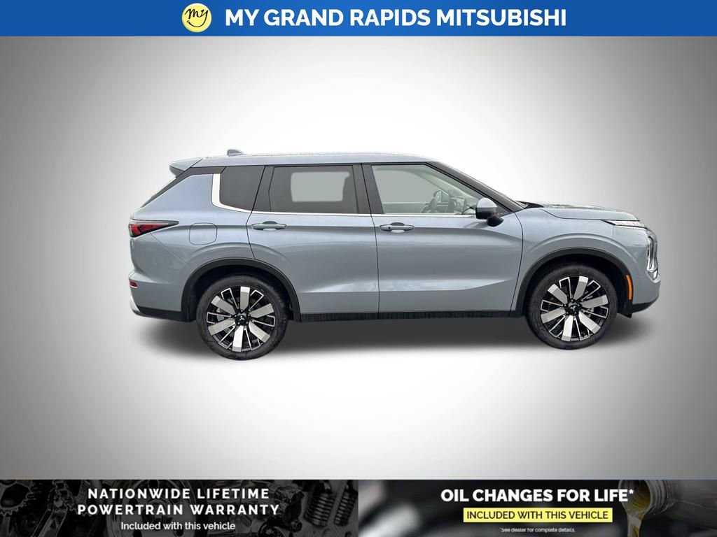 New 2026 Mitsubishi Outlander SE image 8