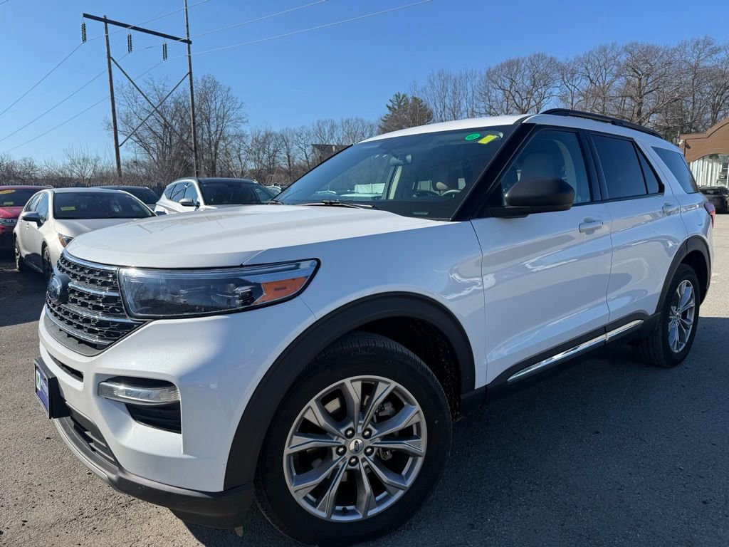 Used 2023 Ford Explorer XLT w/ Equipment Group 202A AWD/4WD image 2