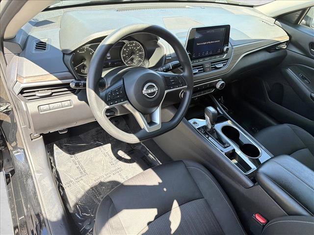 Used 2024 Nissan Altima 2.5 SV image 13