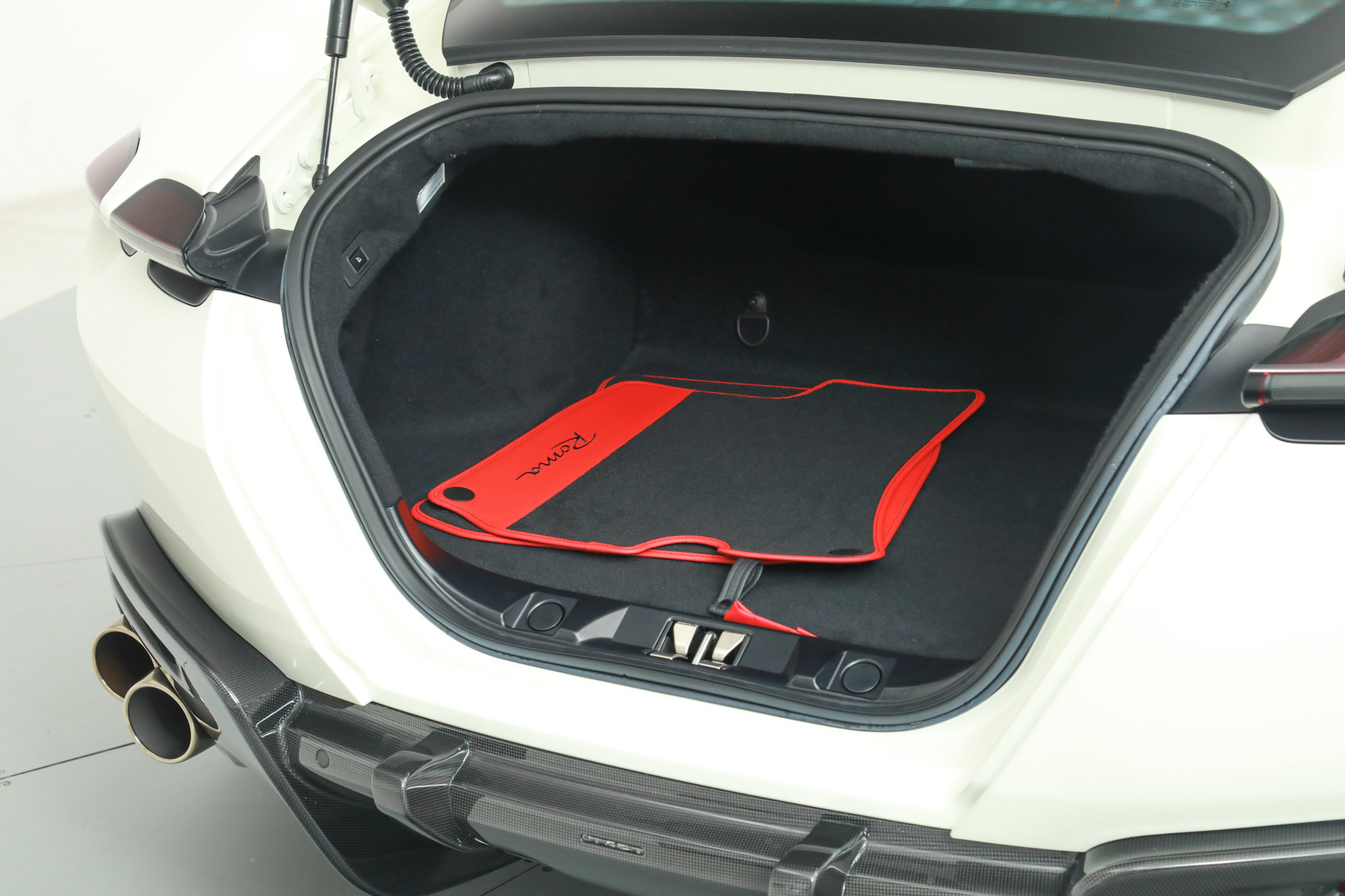 Certified 2024 Ferrari Roma RWD image 31