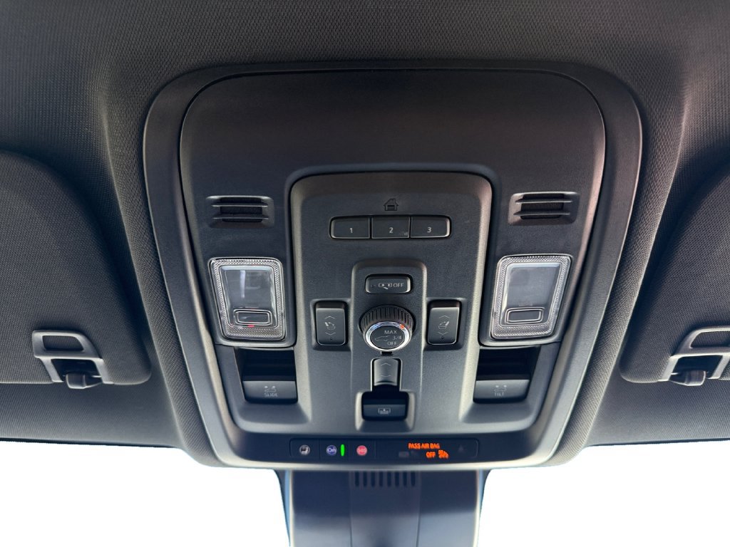Used 2024 Chevrolet Tahoe High Country w/ Premium Package 2 AWD/4WD image 24