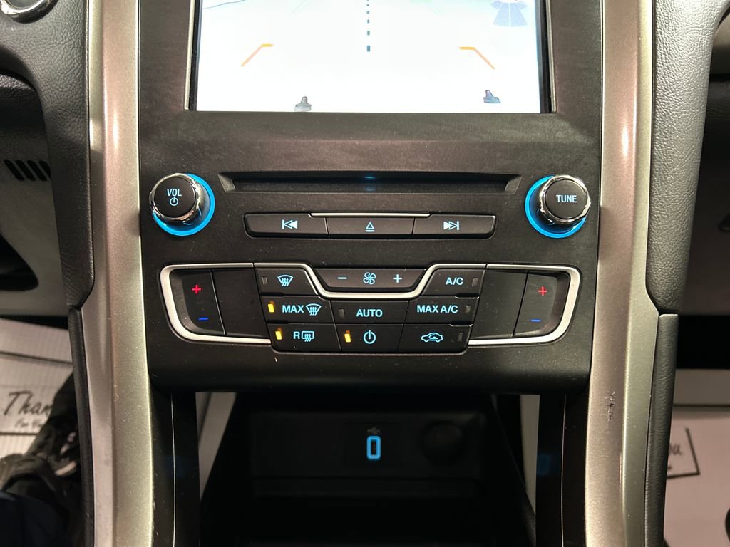 Used 2018 Ford Fusion SE w/ Fusion SE Technology Package image 18