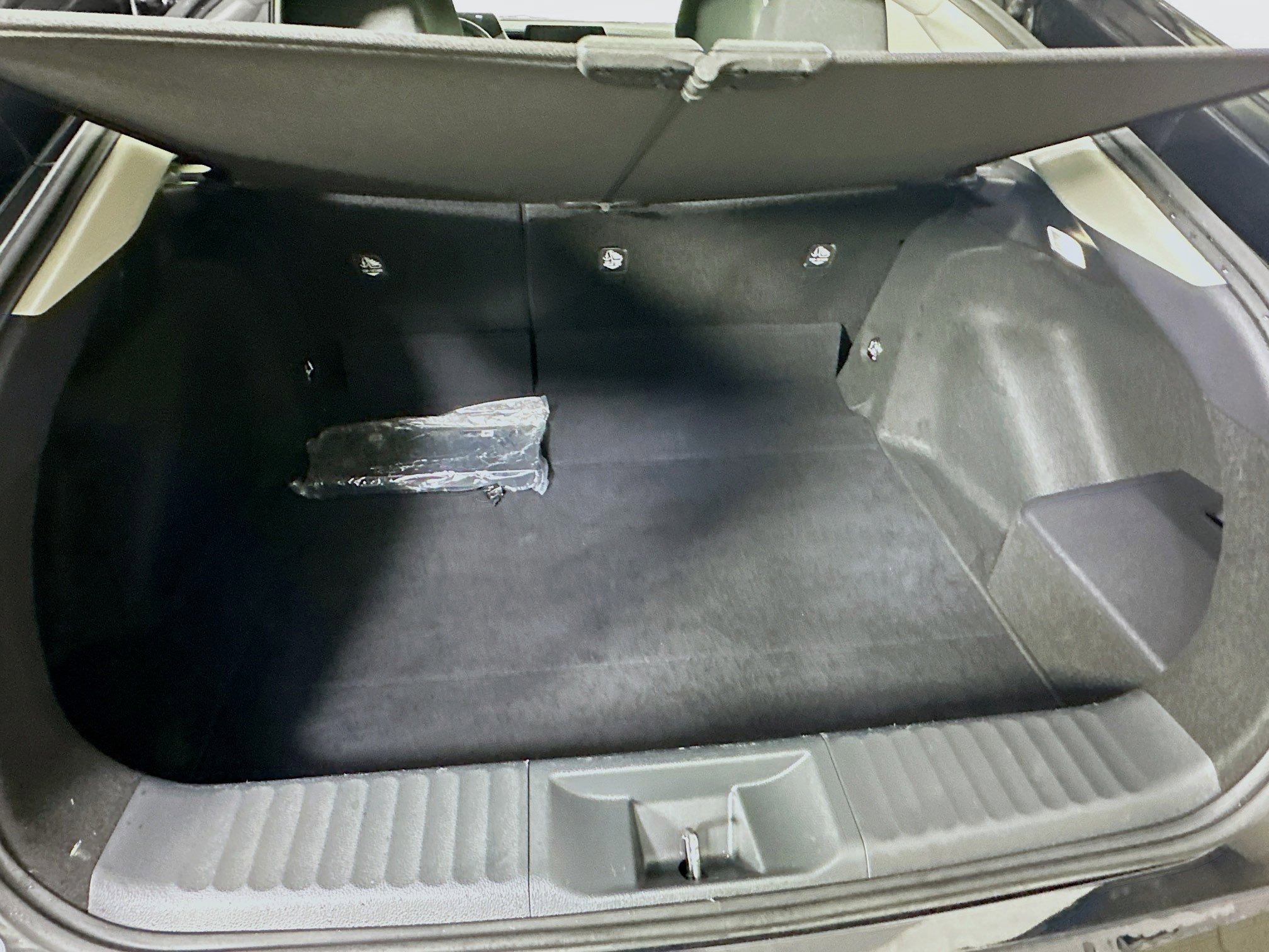 Used 2025 Toyota Prius LE FWD image 28