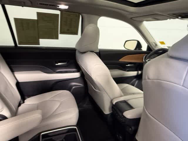 Used 2026 Toyota Grand Highlander AWD image 51