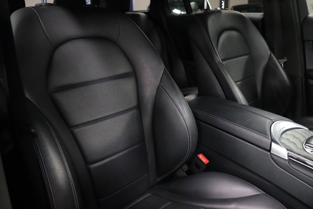 Used 2021 Mercedes-Benz GLC 300 w/ AMG Line image 26