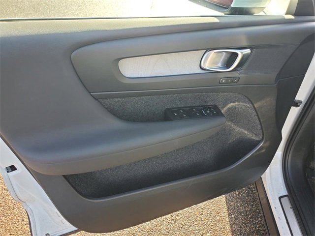 Certified 2025 Volvo XC40 B5 Core w/ Protection Package Premier image 10