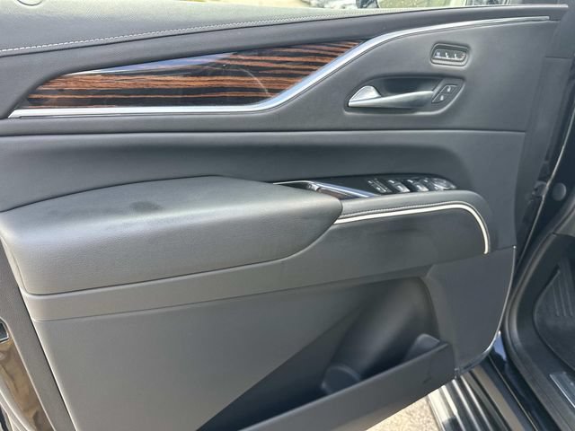 Used 2022 Cadillac Escalade Premium Luxury AWD/4WD image 16