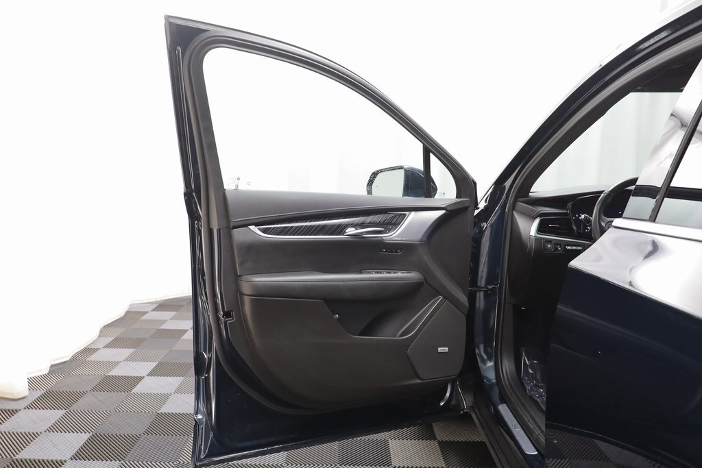 Certified 2024 Cadillac XT6 Premium Luxury w/ Technology Package image 4
