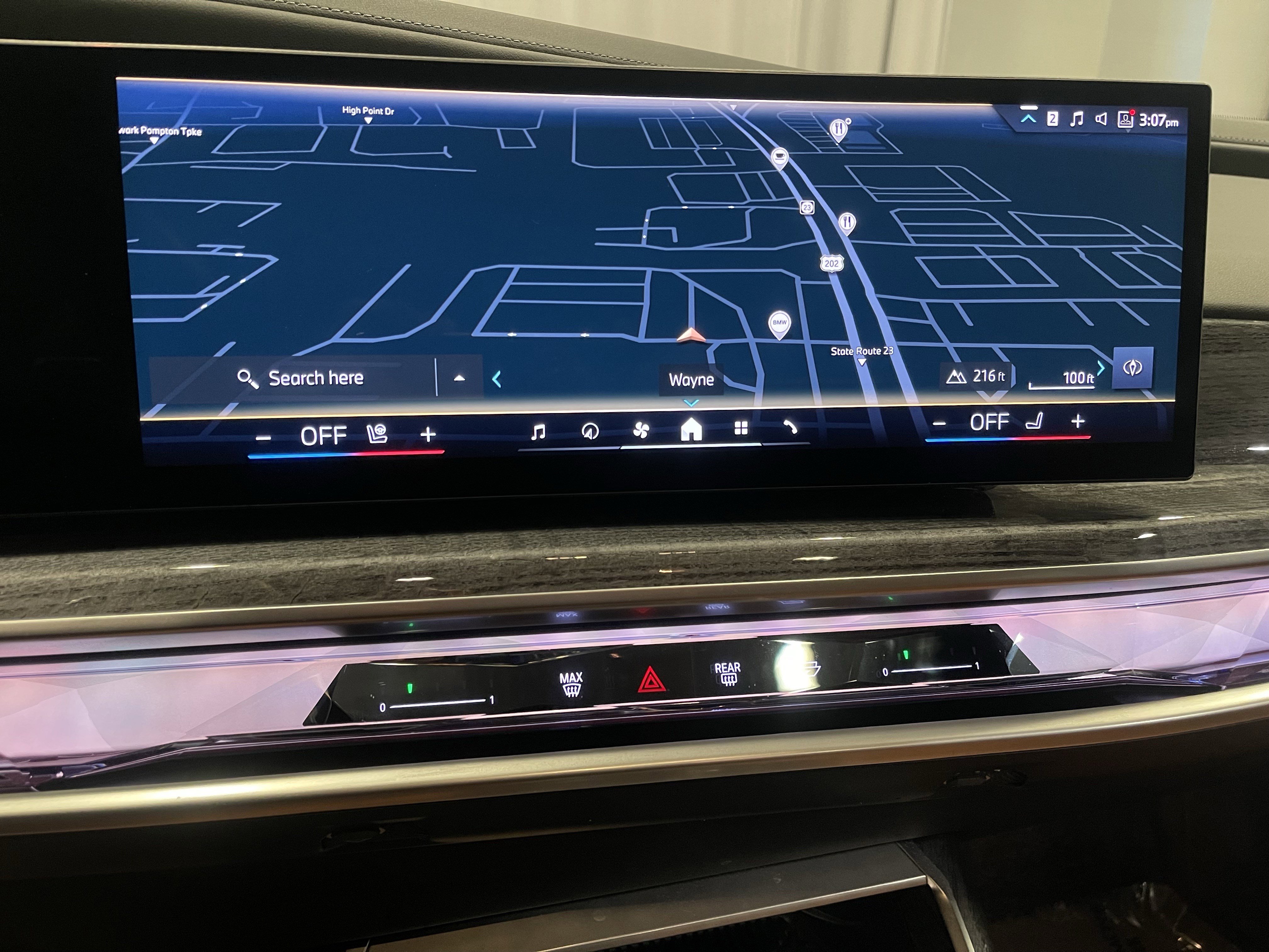 Used 2025 BMW 740i xDrive image 23